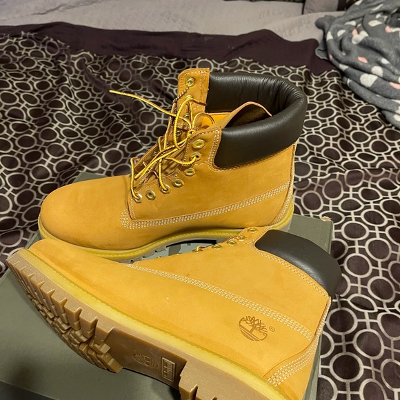 Boots - Picture 4 of 6